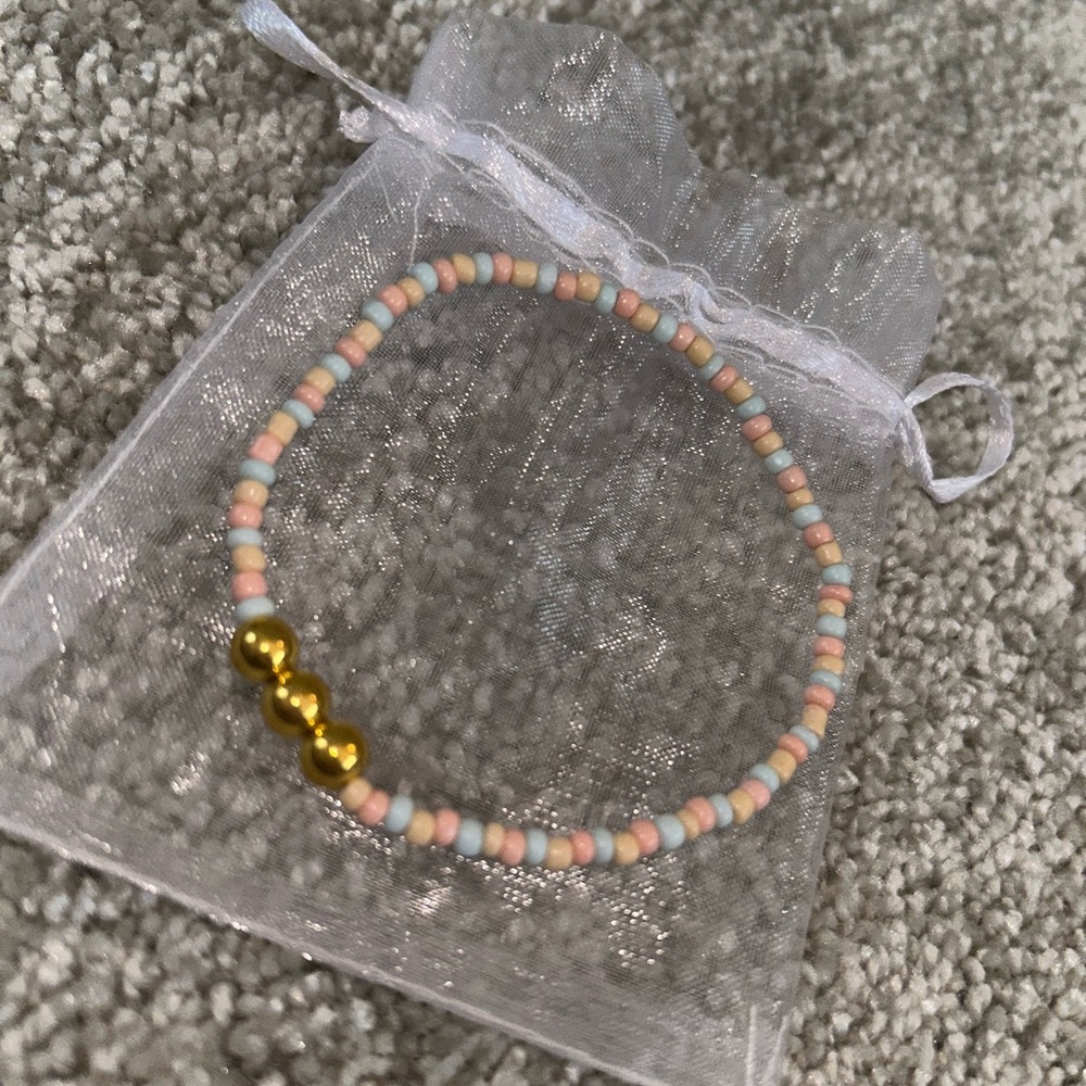 Women’s Beaded Bracelet with Gold Accents